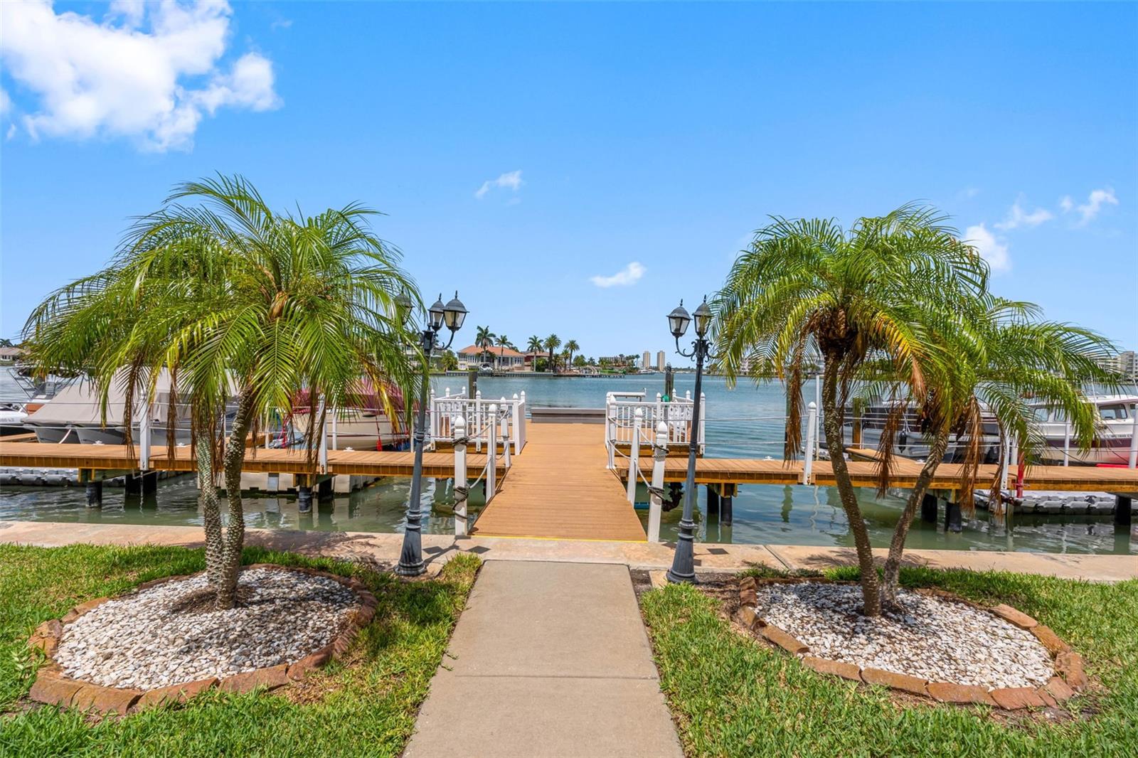 BOCA SHORES CONDOMINIUM - Residential