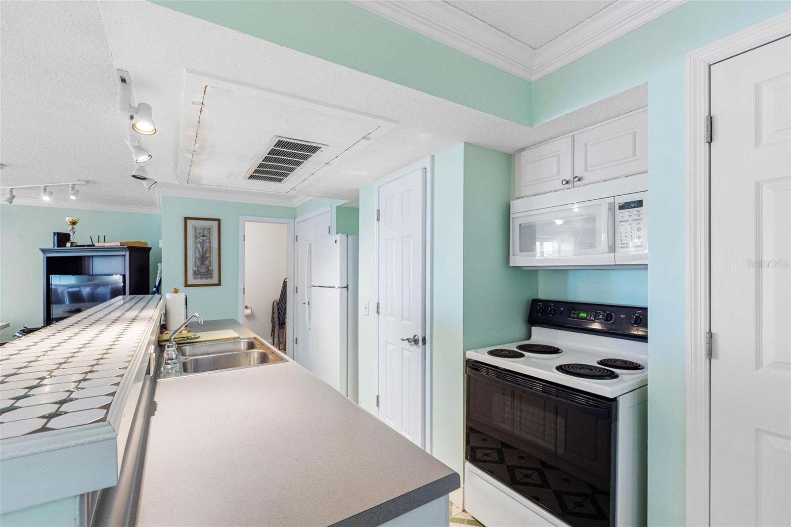 BOCA SHORES CONDOMINIUM - Residential