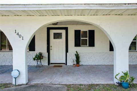 A home in CASSELBERRY