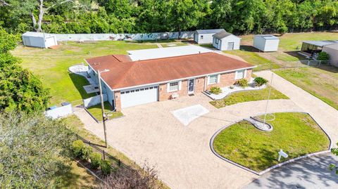 Photo of 2122 Ramblewood Lane, Brandon, FL 33510 (MLS # G5111473)