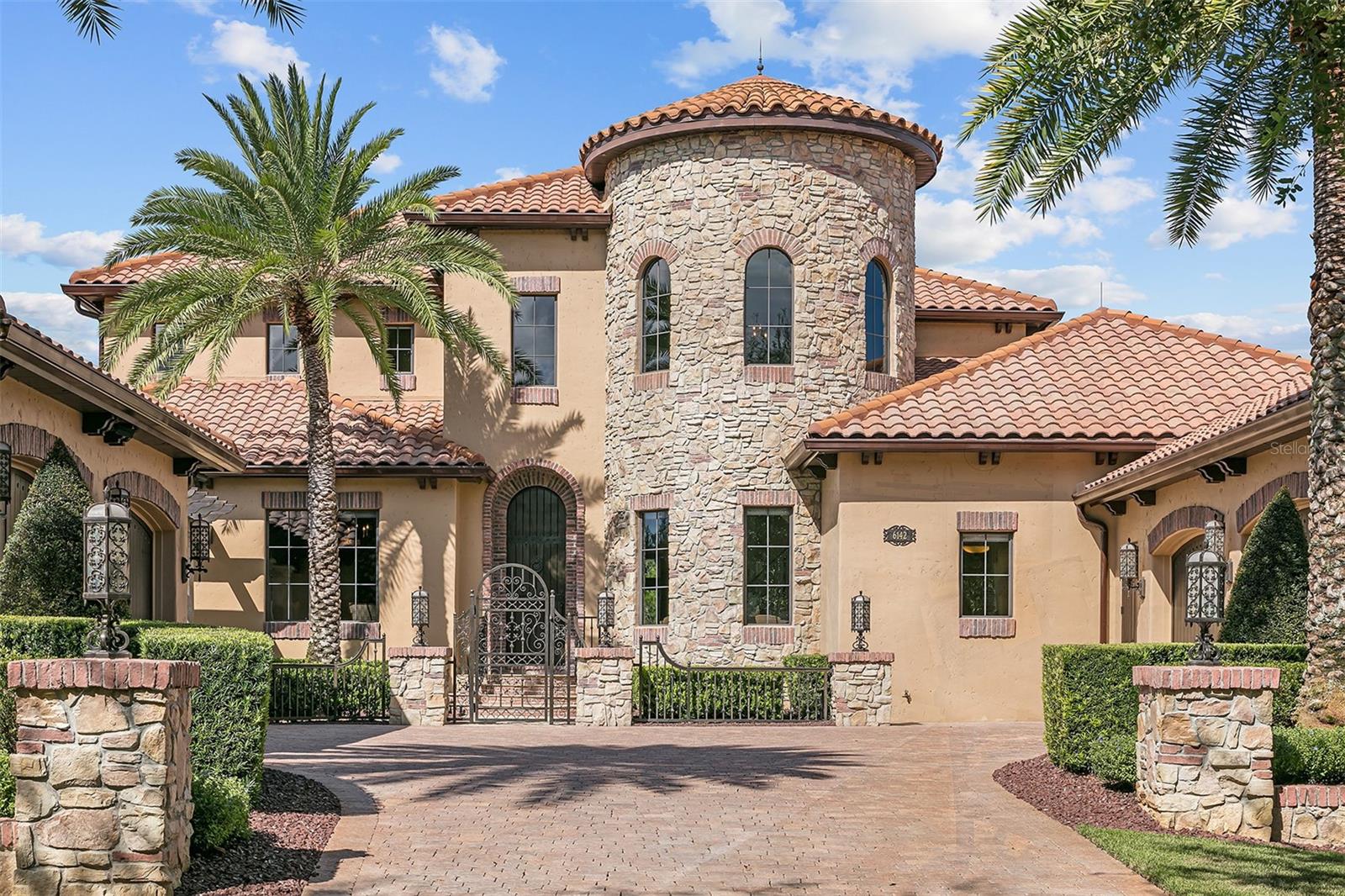 6142 GROSVENOR SHORE DRIVE