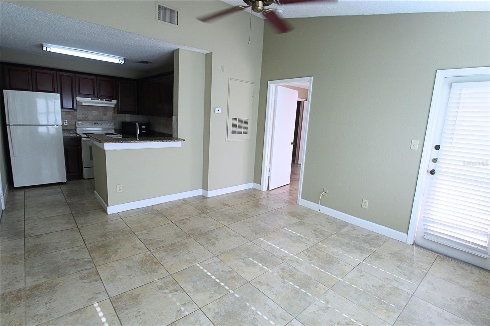 VINTAGE GRAND - Residential Lease