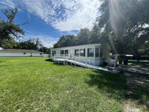 A home in LAKELAND