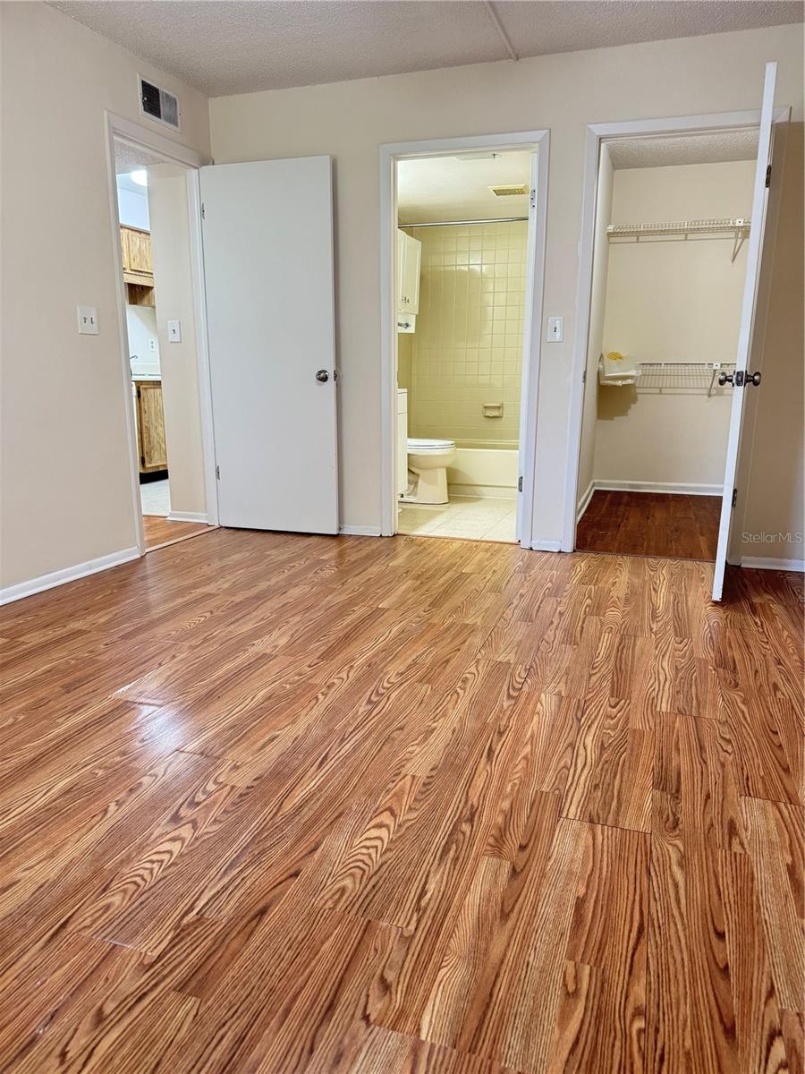 NORTH OAKS CONDO - Residential