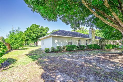 A home in WINTER HAVEN