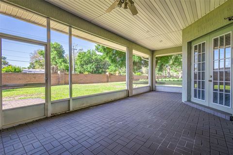 A home in WINTER HAVEN