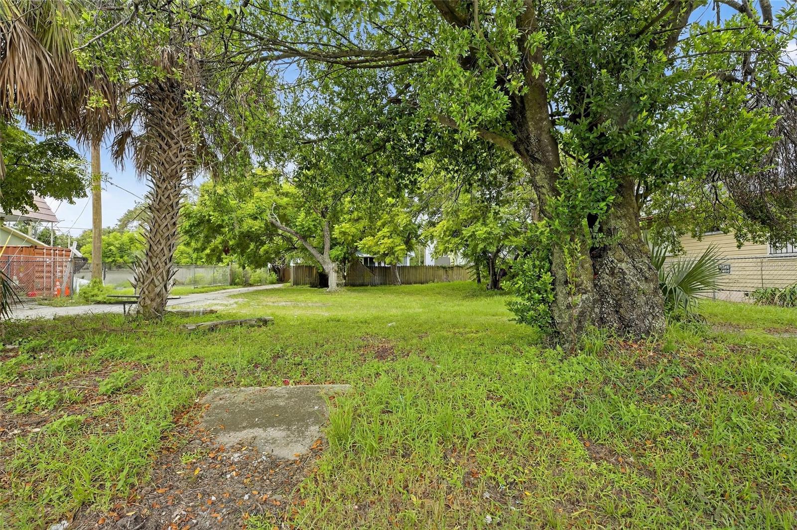 GOODS ADD TO TAMPA - Land
