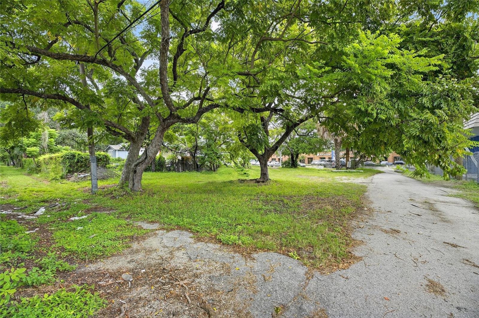 GOODS ADD TO TAMPA - Land