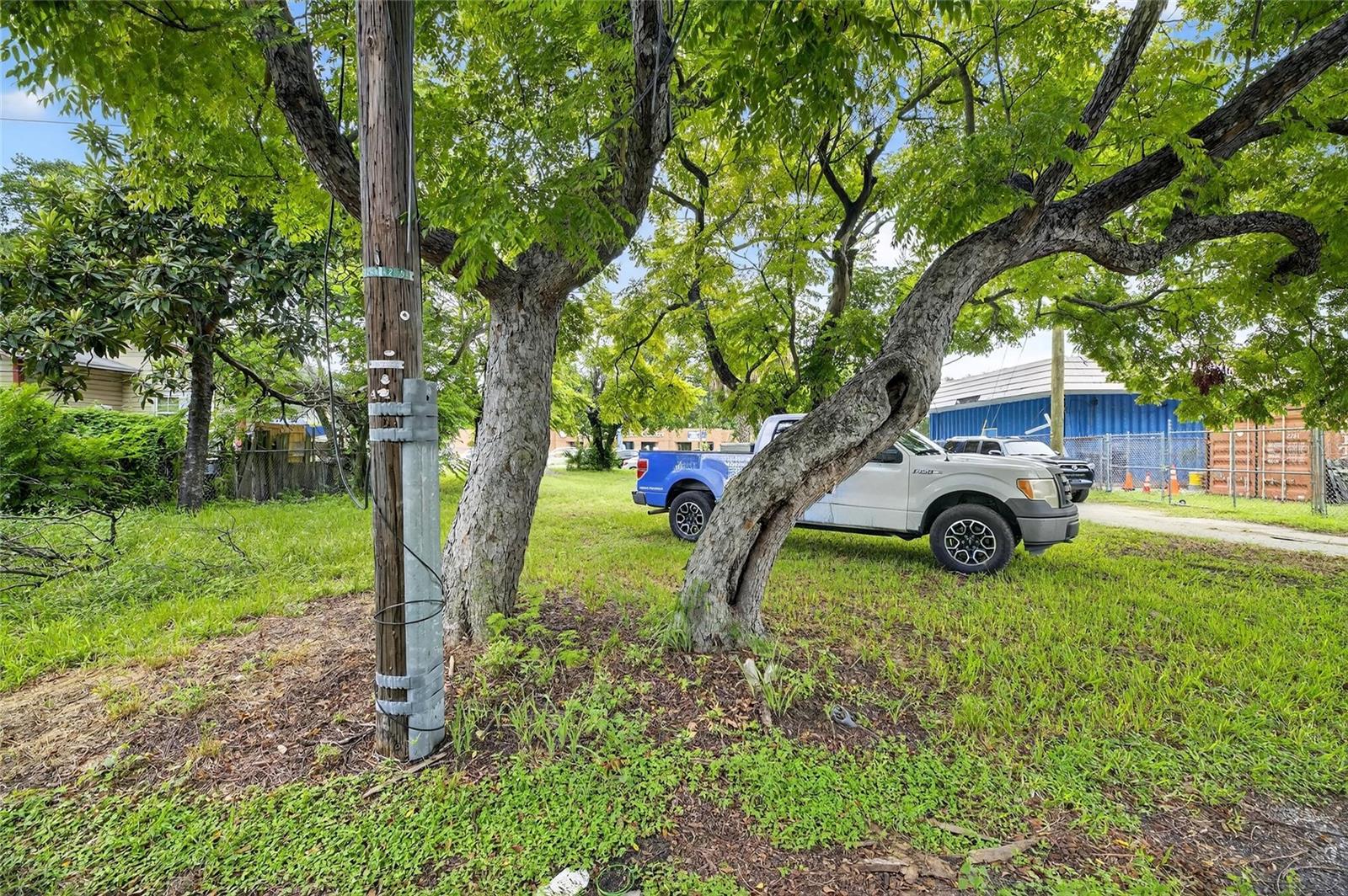 GOODS ADD TO TAMPA - Land
