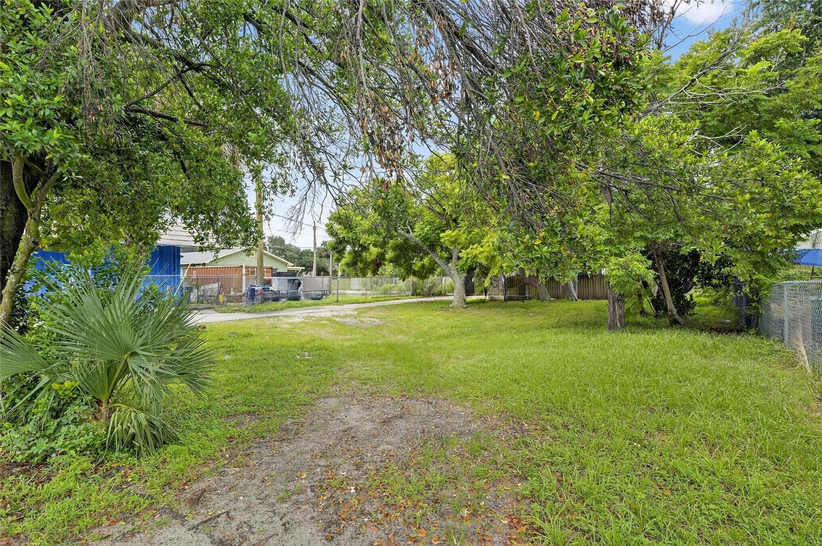 GOODS ADD TO TAMPA - Land