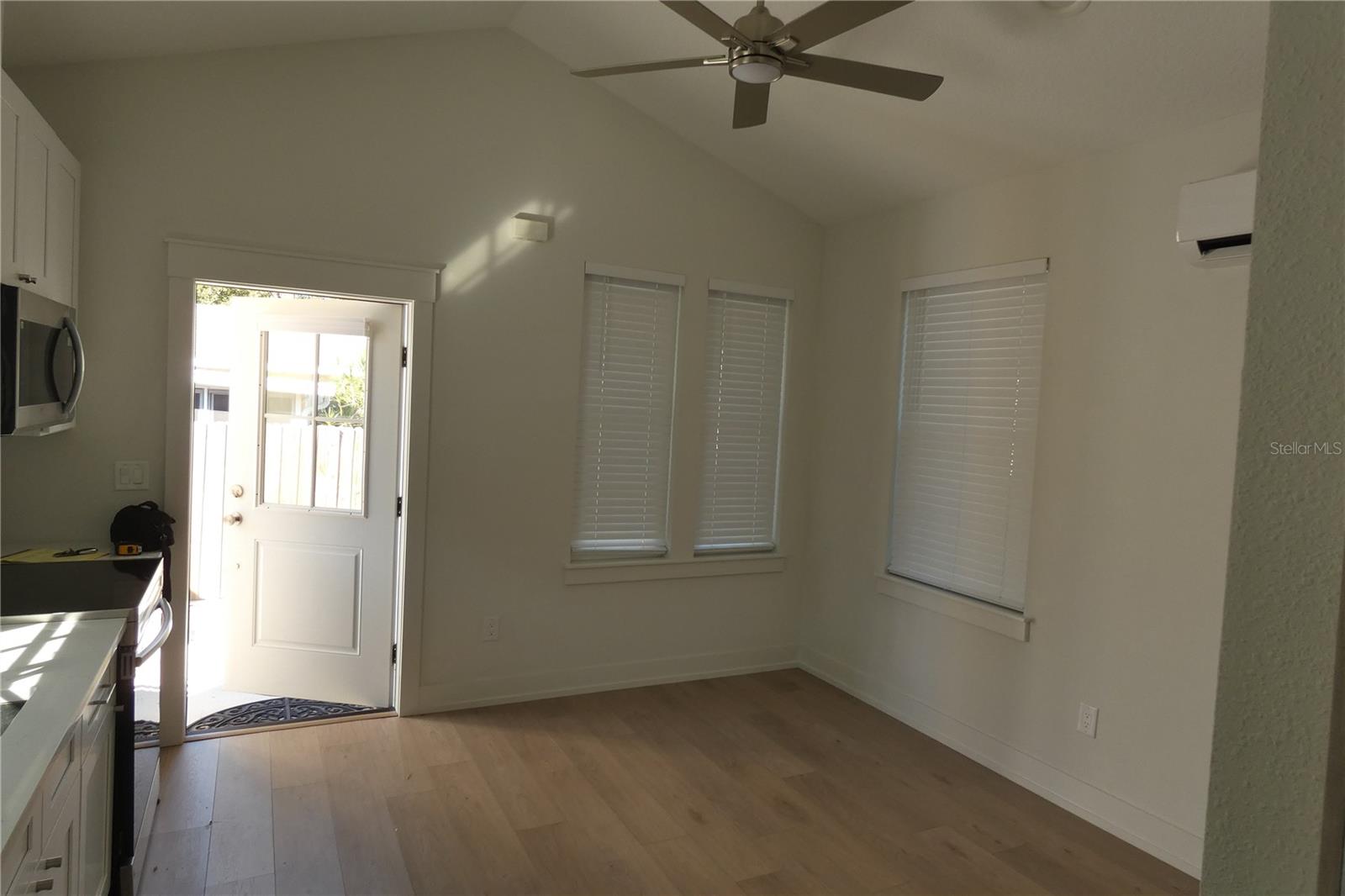 LA SALLE GARDENS - Residential Lease