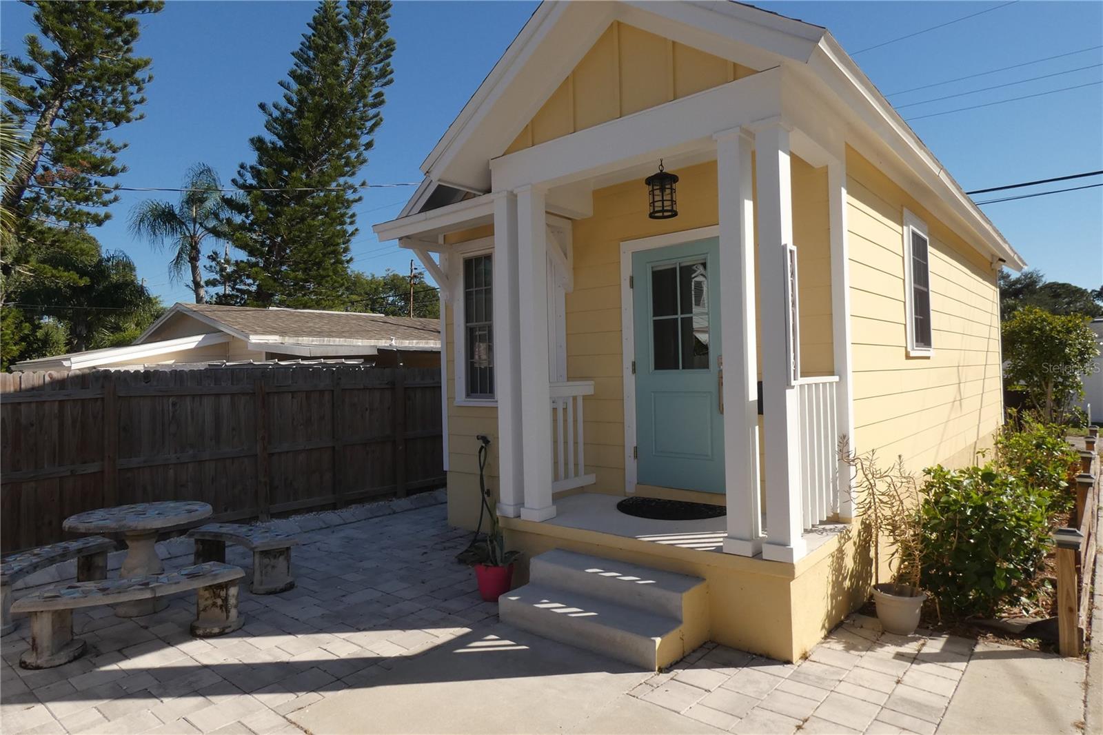 LA SALLE GARDENS - Residential Lease