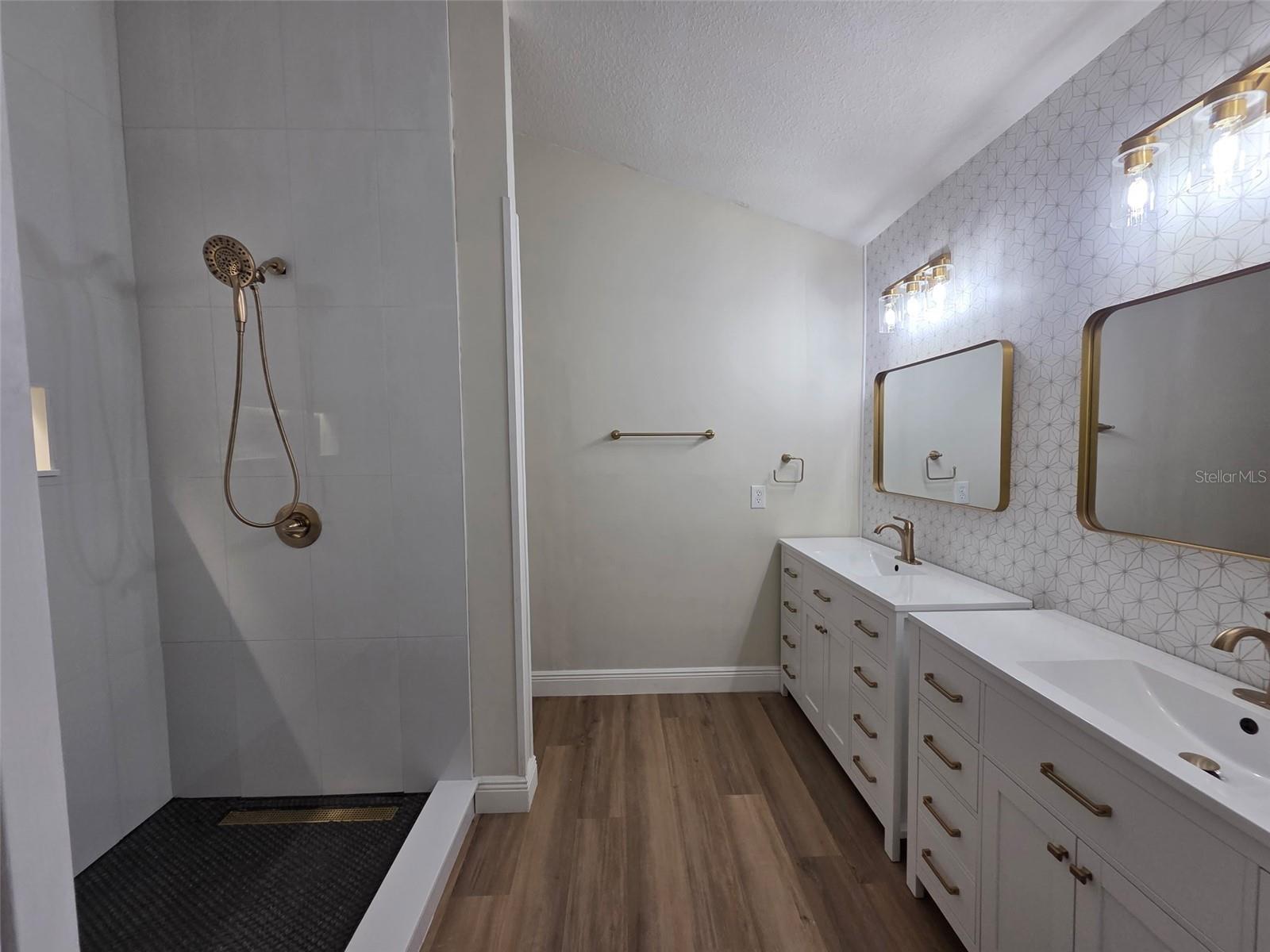 LADY LAKE ORANGE BLOSSOM GARDENS UNIT 18 - Residential