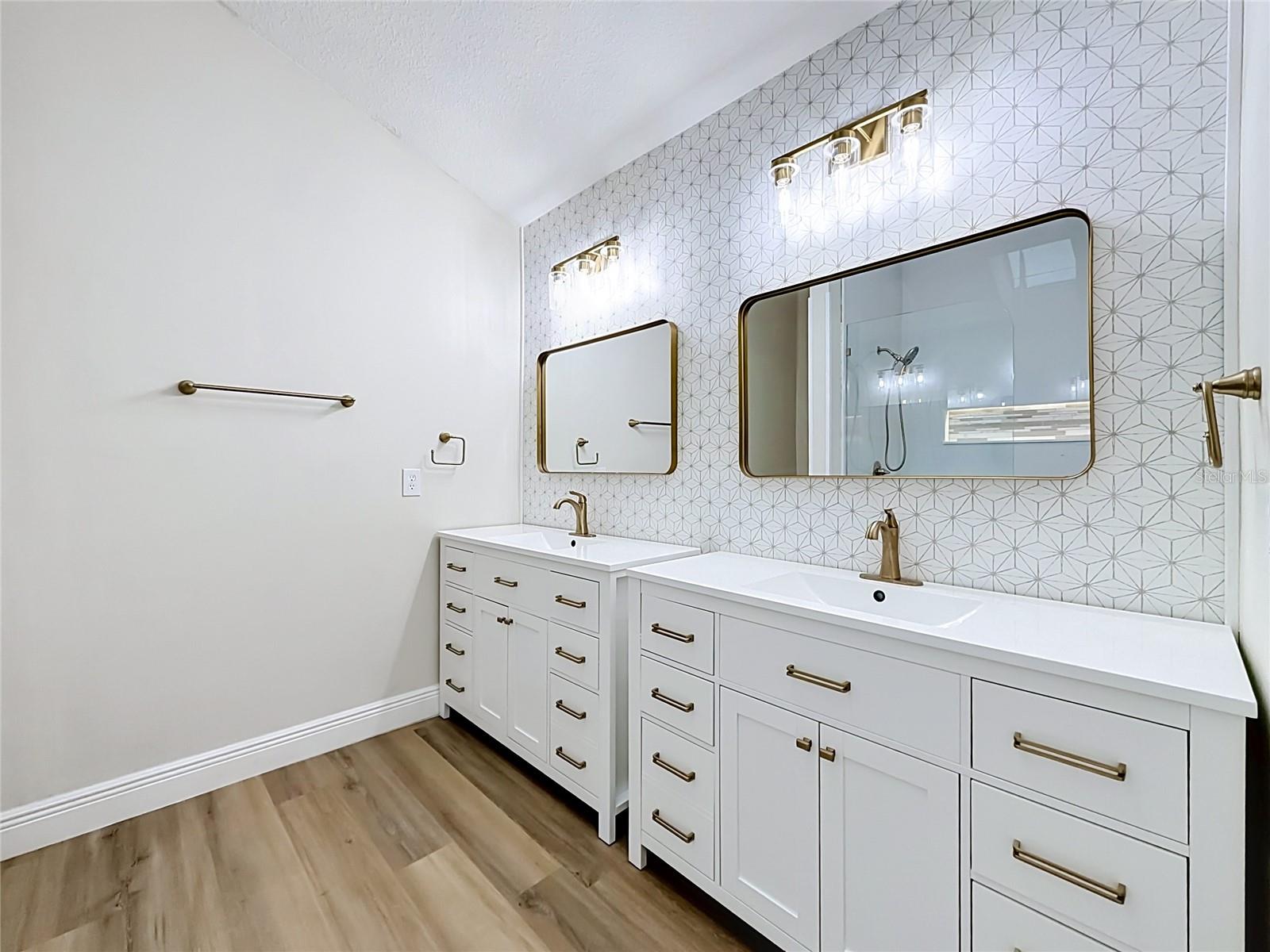 LADY LAKE ORANGE BLOSSOM GARDENS UNIT 18 - Residential