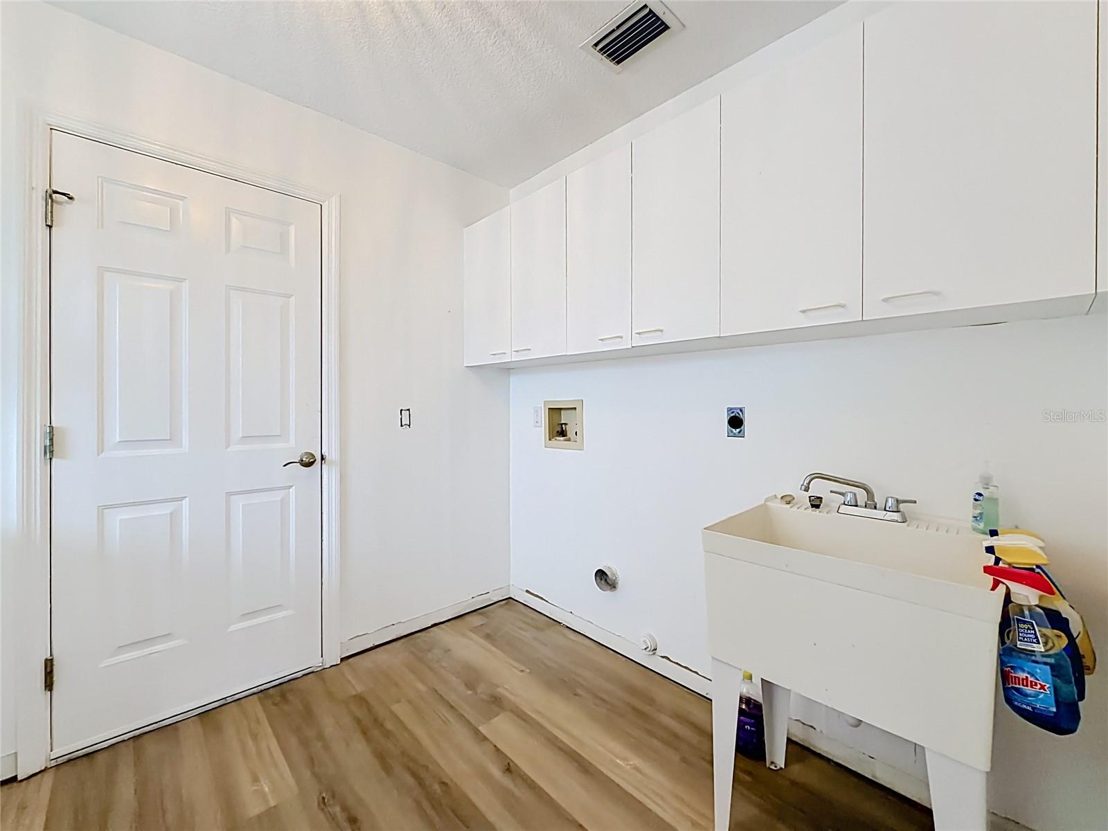 LADY LAKE ORANGE BLOSSOM GARDENS UNIT 18 - Residential