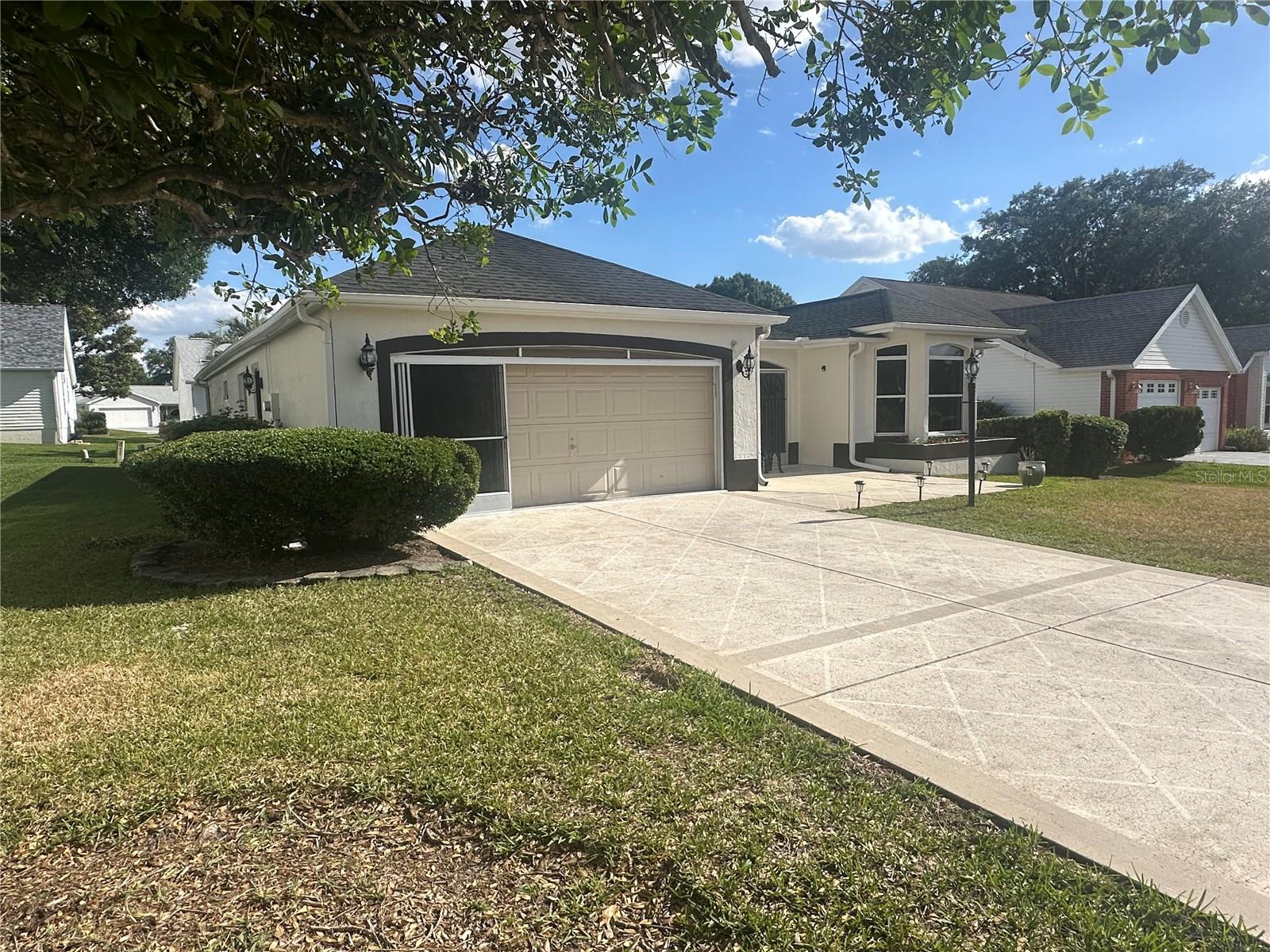 LADY LAKE ORANGE BLOSSOM GARDENS UNIT 18 - Residential