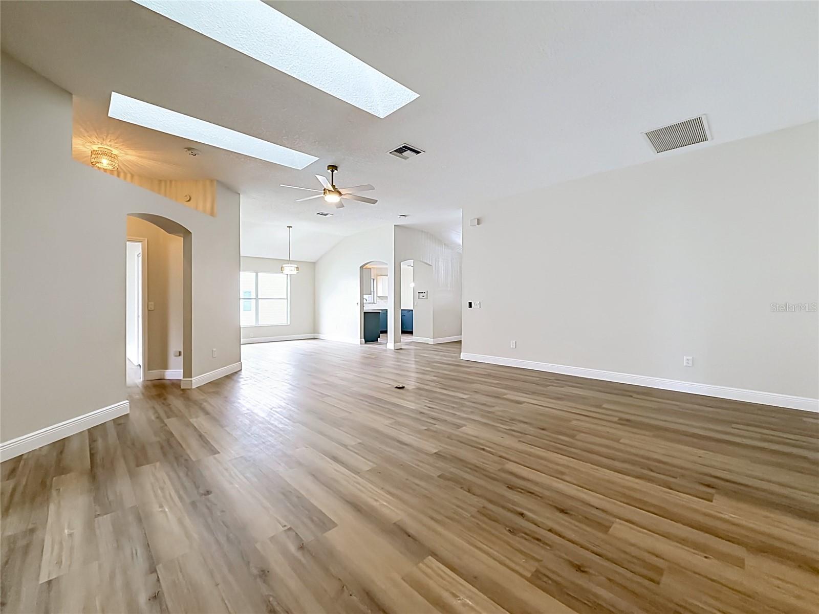 LADY LAKE ORANGE BLOSSOM GARDENS UNIT 18 - Residential