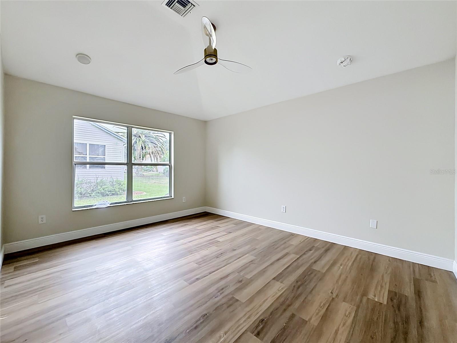 LADY LAKE ORANGE BLOSSOM GARDENS UNIT 18 - Residential