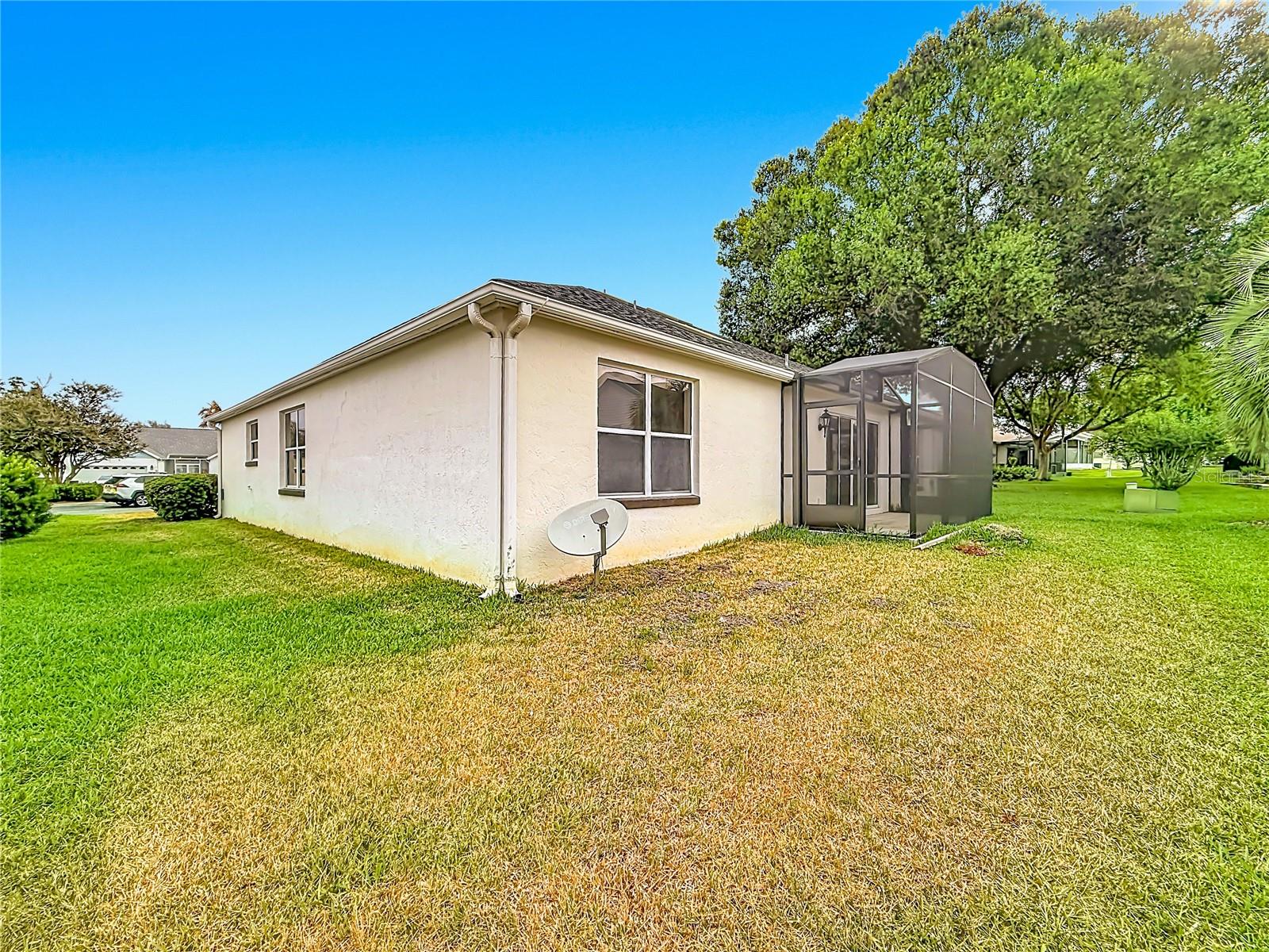 LADY LAKE ORANGE BLOSSOM GARDENS UNIT 18 - Residential