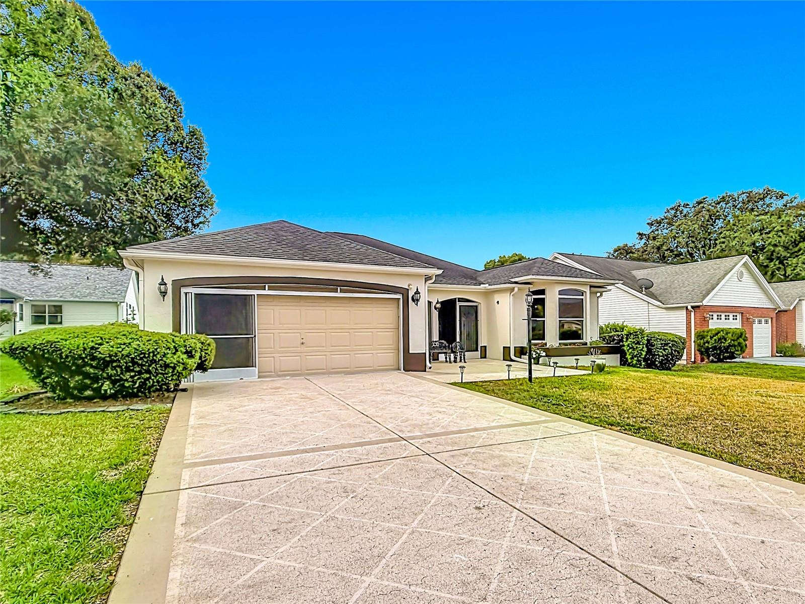 LADY LAKE ORANGE BLOSSOM GARDENS UNIT 18 - Residential