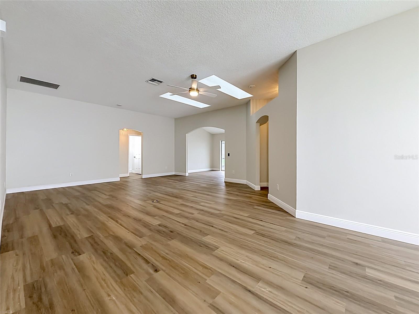LADY LAKE ORANGE BLOSSOM GARDENS UNIT 18 - Residential