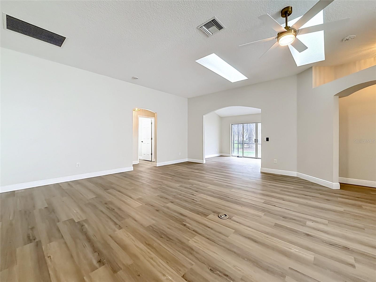 LADY LAKE ORANGE BLOSSOM GARDENS UNIT 18 - Residential