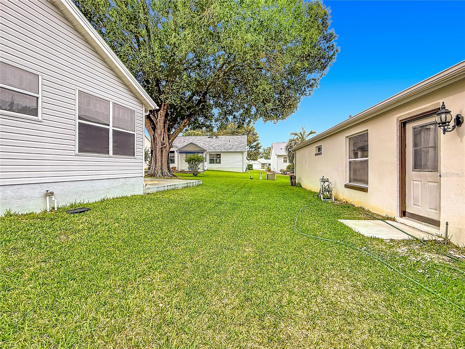 LADY LAKE ORANGE BLOSSOM GARDENS UNIT 18 - Residential