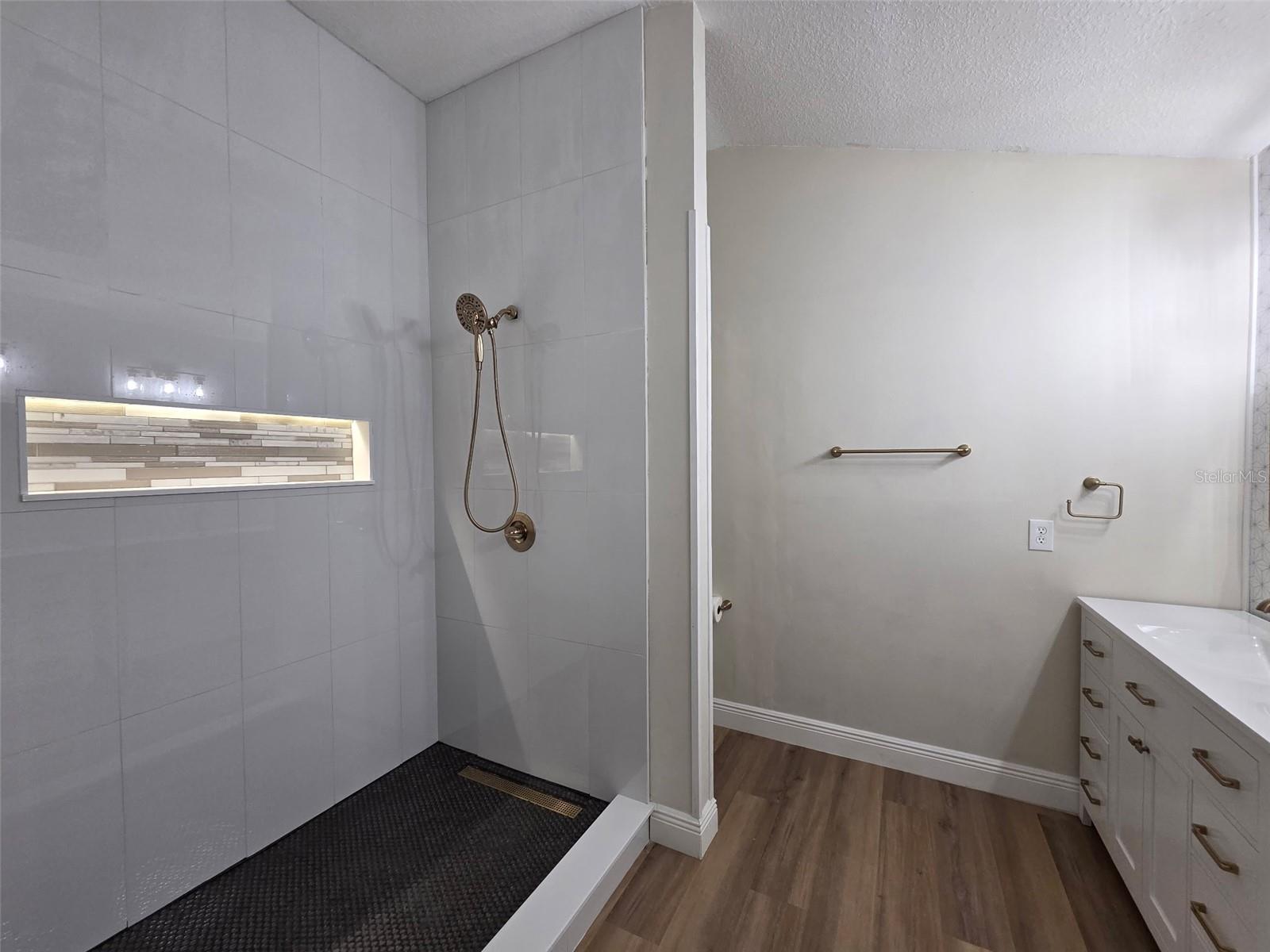 LADY LAKE ORANGE BLOSSOM GARDENS UNIT 18 - Residential