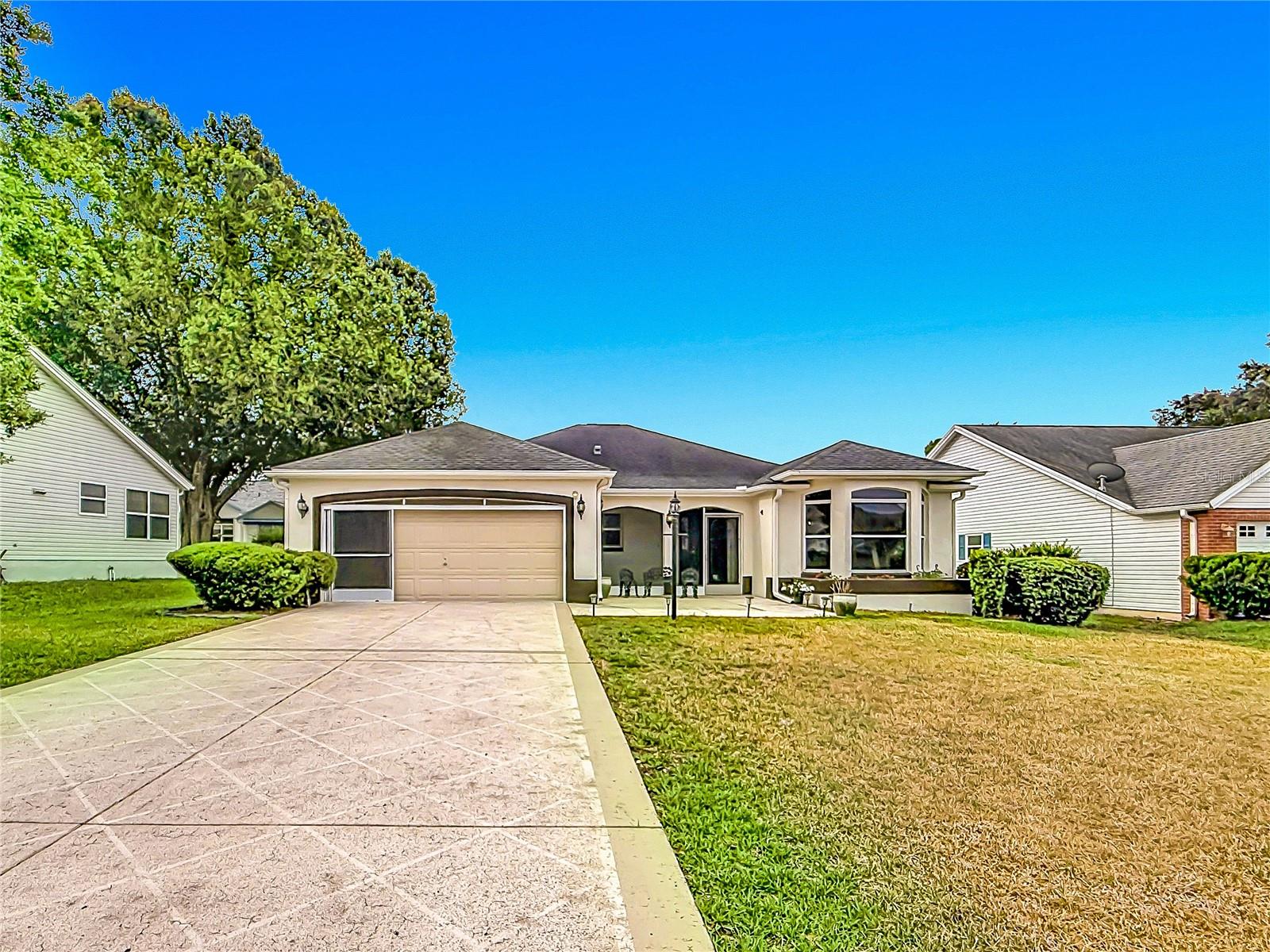 LADY LAKE ORANGE BLOSSOM GARDENS UNIT 18 - Residential