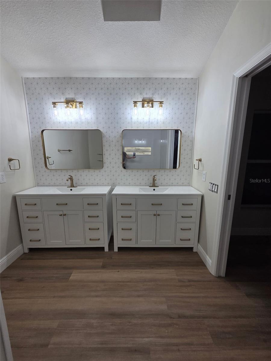 LADY LAKE ORANGE BLOSSOM GARDENS UNIT 18 - Residential