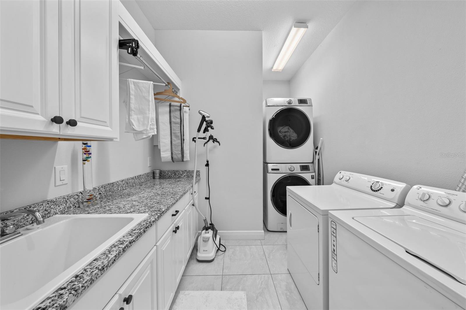DAVIS ISLANDS PB10 PG52 TO 57 - Residential