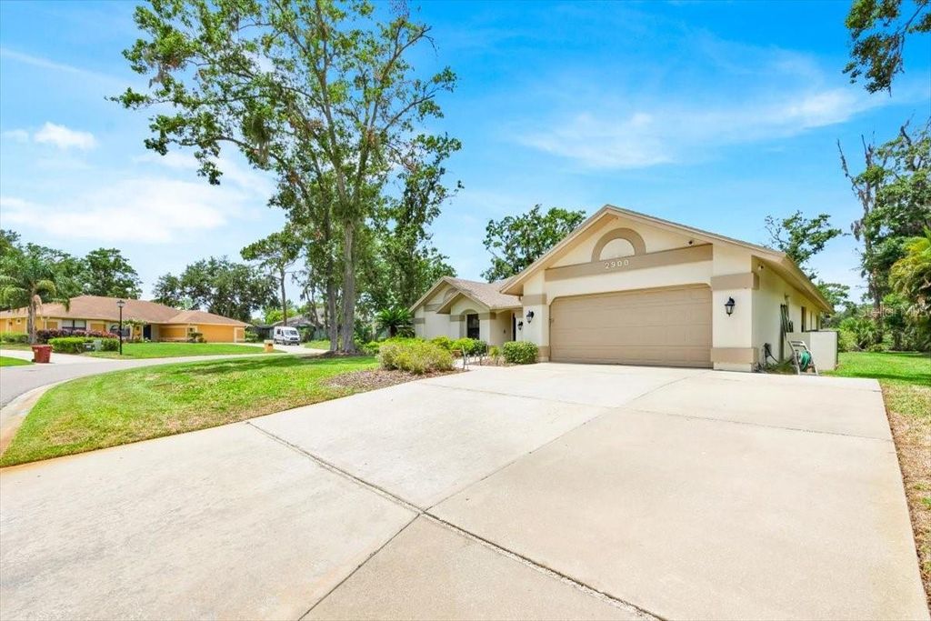 Photo of 2900 Hammock Drive, Plant City, FL 33566 (MLS # O6310792)