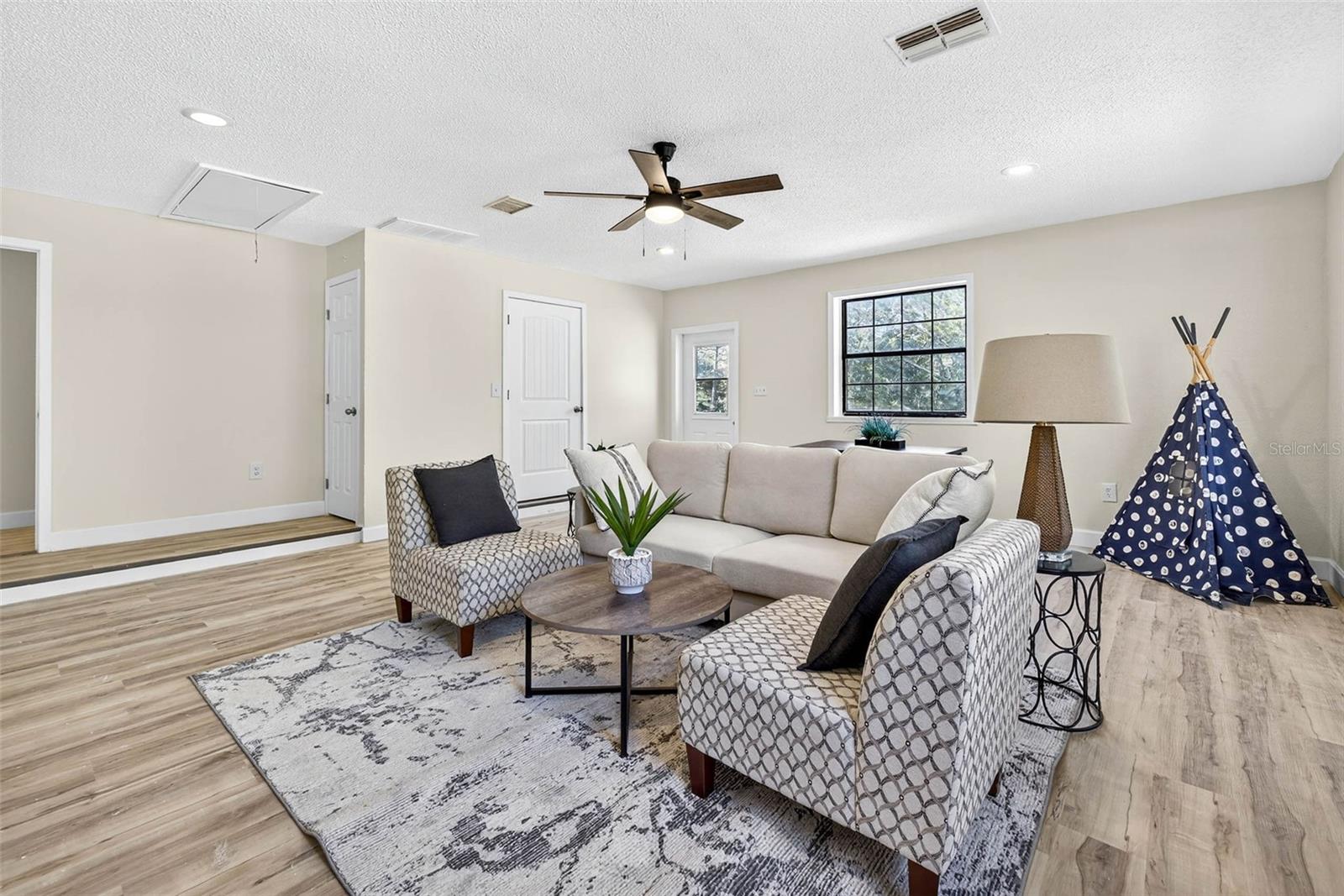 SPRING HILL UN 12 - Residential Lease