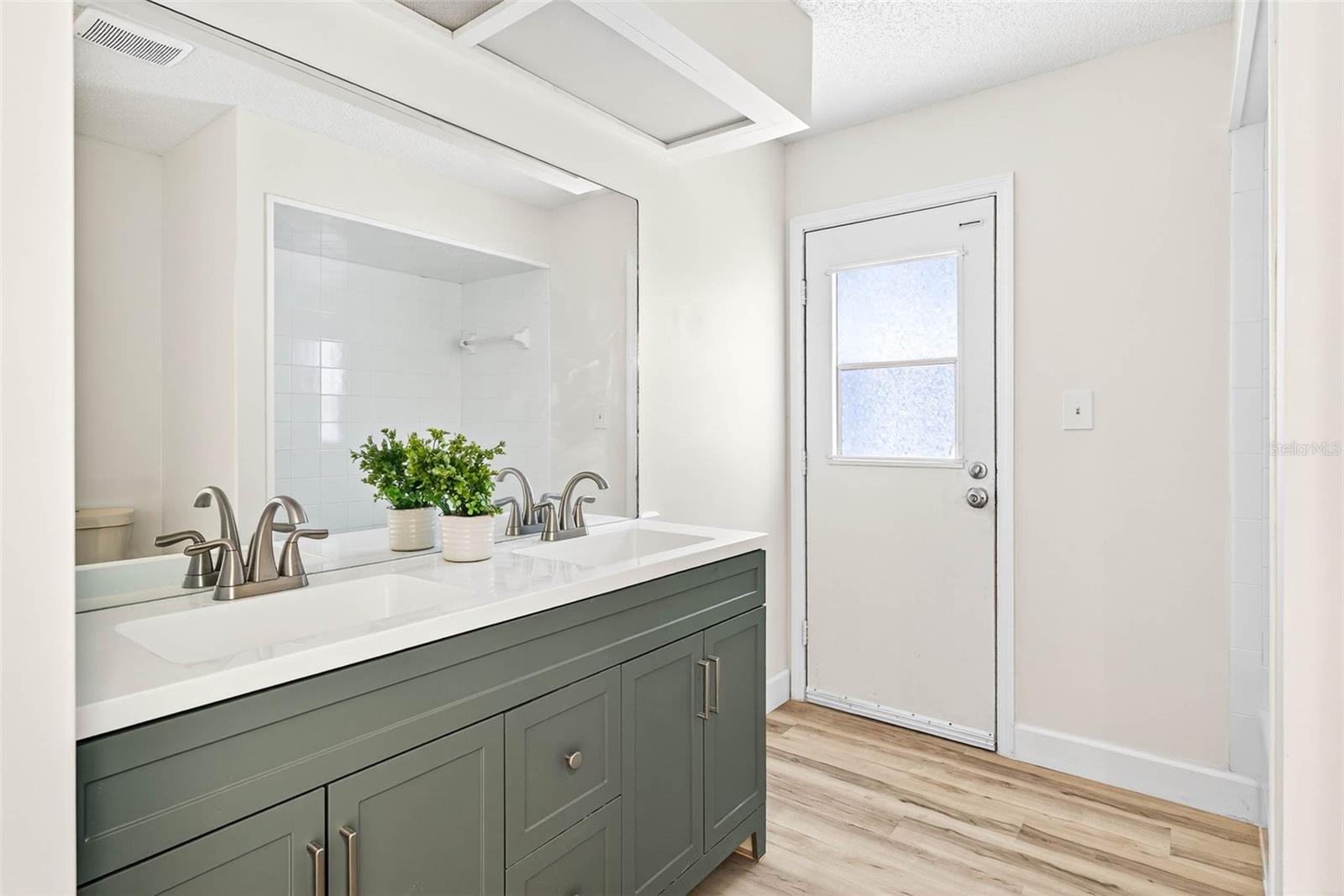 SPRING HILL UN 12 - Residential Lease