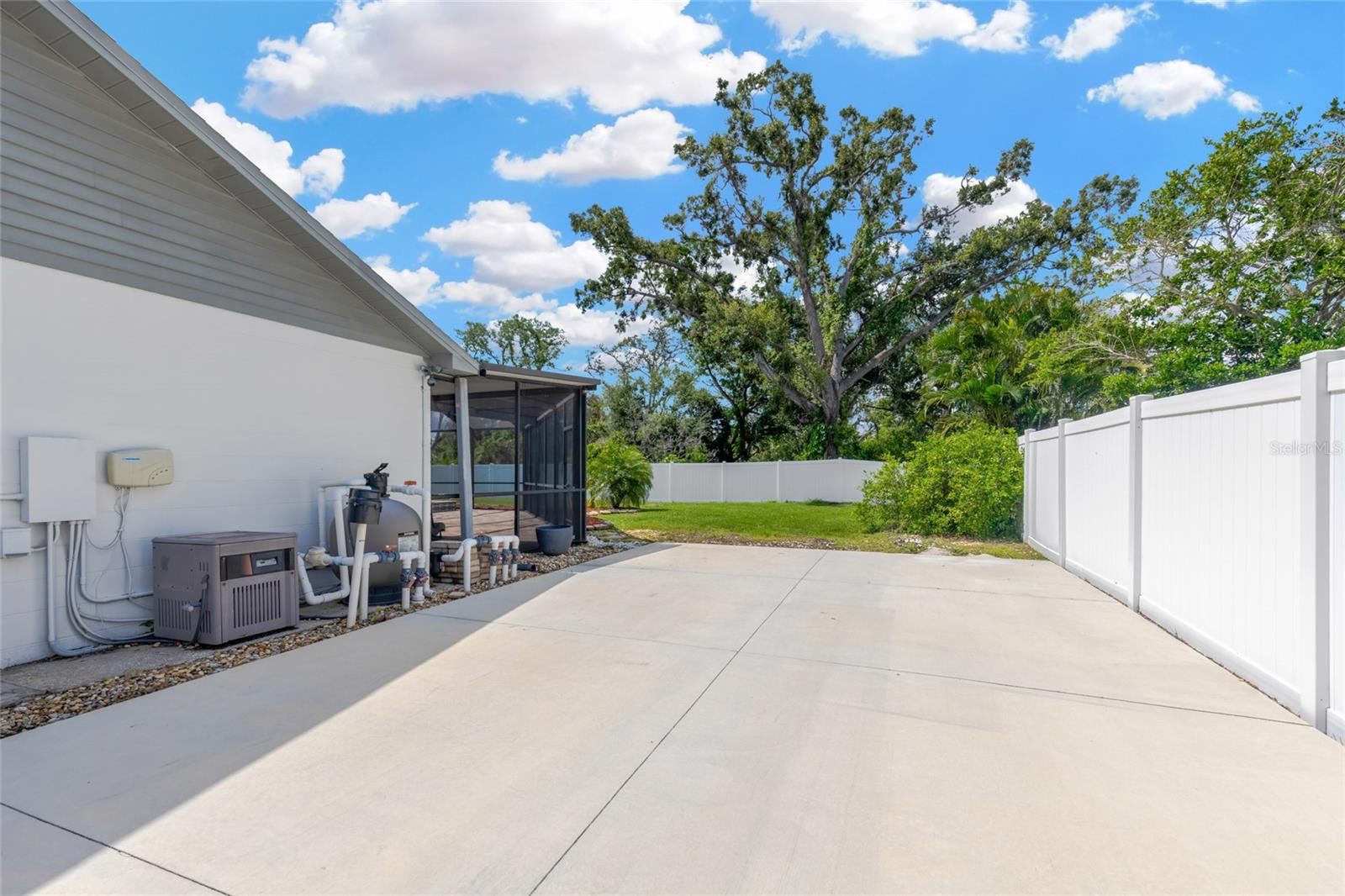 PROVIDENCE OAKS - Residential