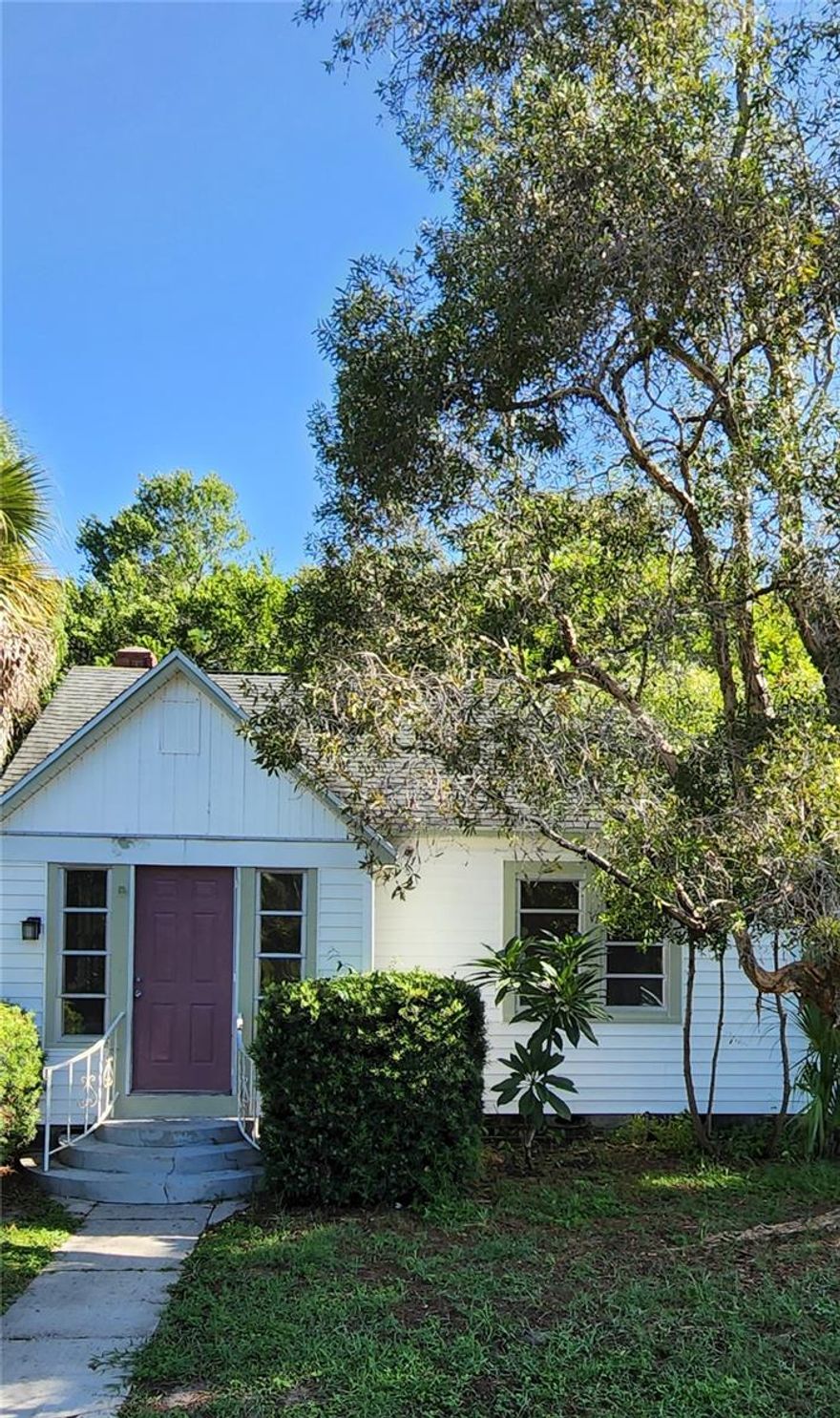 Located in heart of the attractive Historic Kenwood neighborhood, this charming bungalow will be a pleasure to call home.  Gleaming hardwood floors welcome you into the spacious living room.  Classic built in bookshelves add functionality and character.  The designated dining area offers the setting for memorable entertaining.  Bedrooms are spacious and have plenty of built in closet space.  The recently remodeled kitchen offers solid wood cabinets and granite counter top.  Conveniently located off the kitchen is the separate laundry room.   Fenced yard, close to shopping, transportation and I275 access.  The vibrant Grand Central district is just a few blocks away, offering numerous restaurants, specialty retail and neighborhood friendly nightlife. Flexible showing hours.