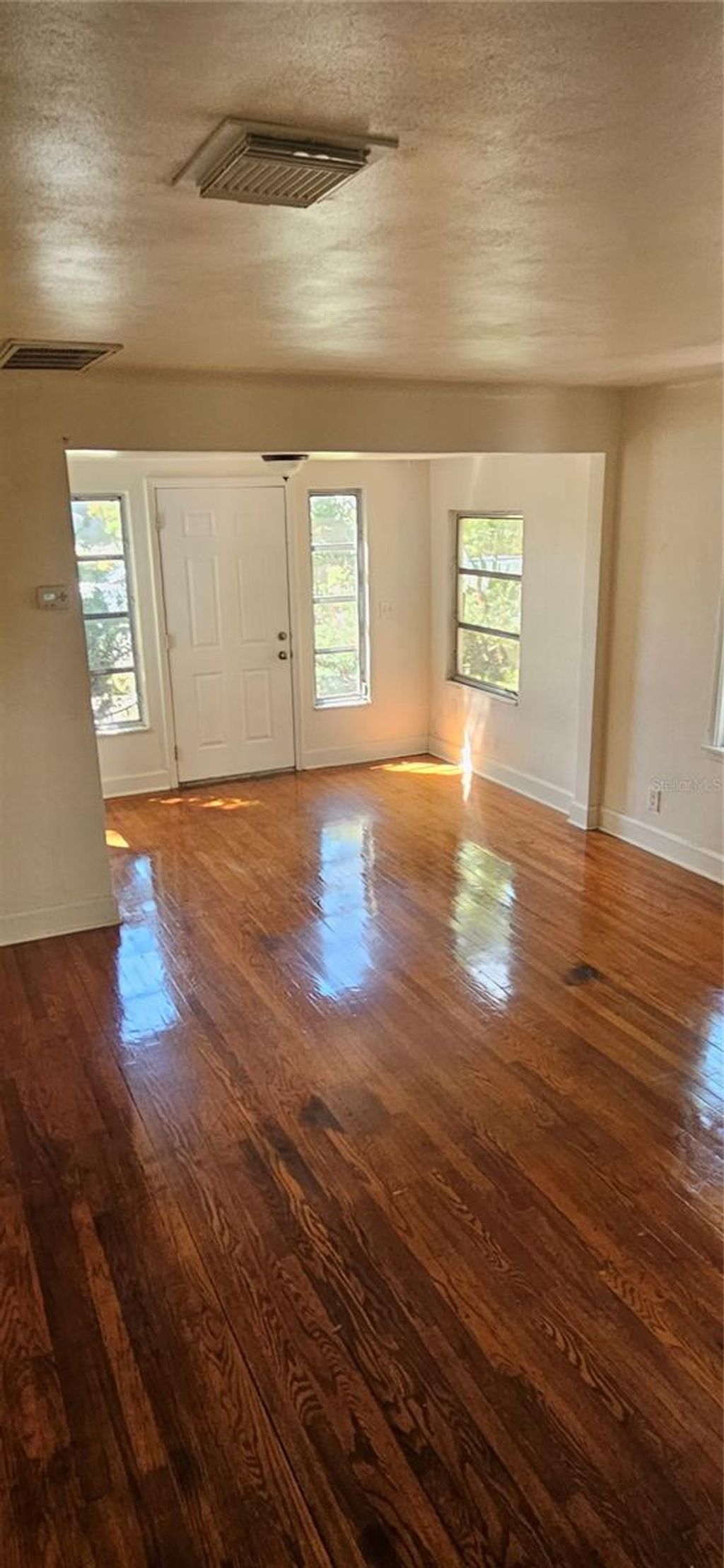 Photo of 2919 Dartmouth Avenue N, St Petersburg, FL 33713 (MLS # TB8499542)