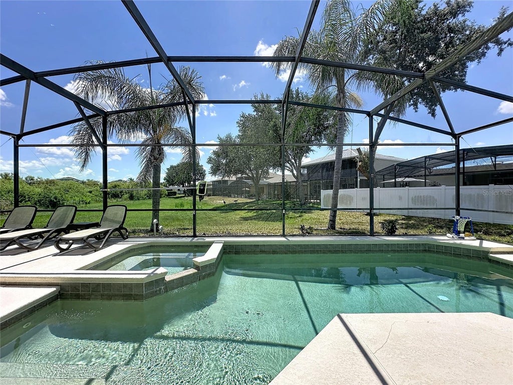 Photo of 906 Dorset Place, Davenport, FL 33896 (MLS # S5151161)