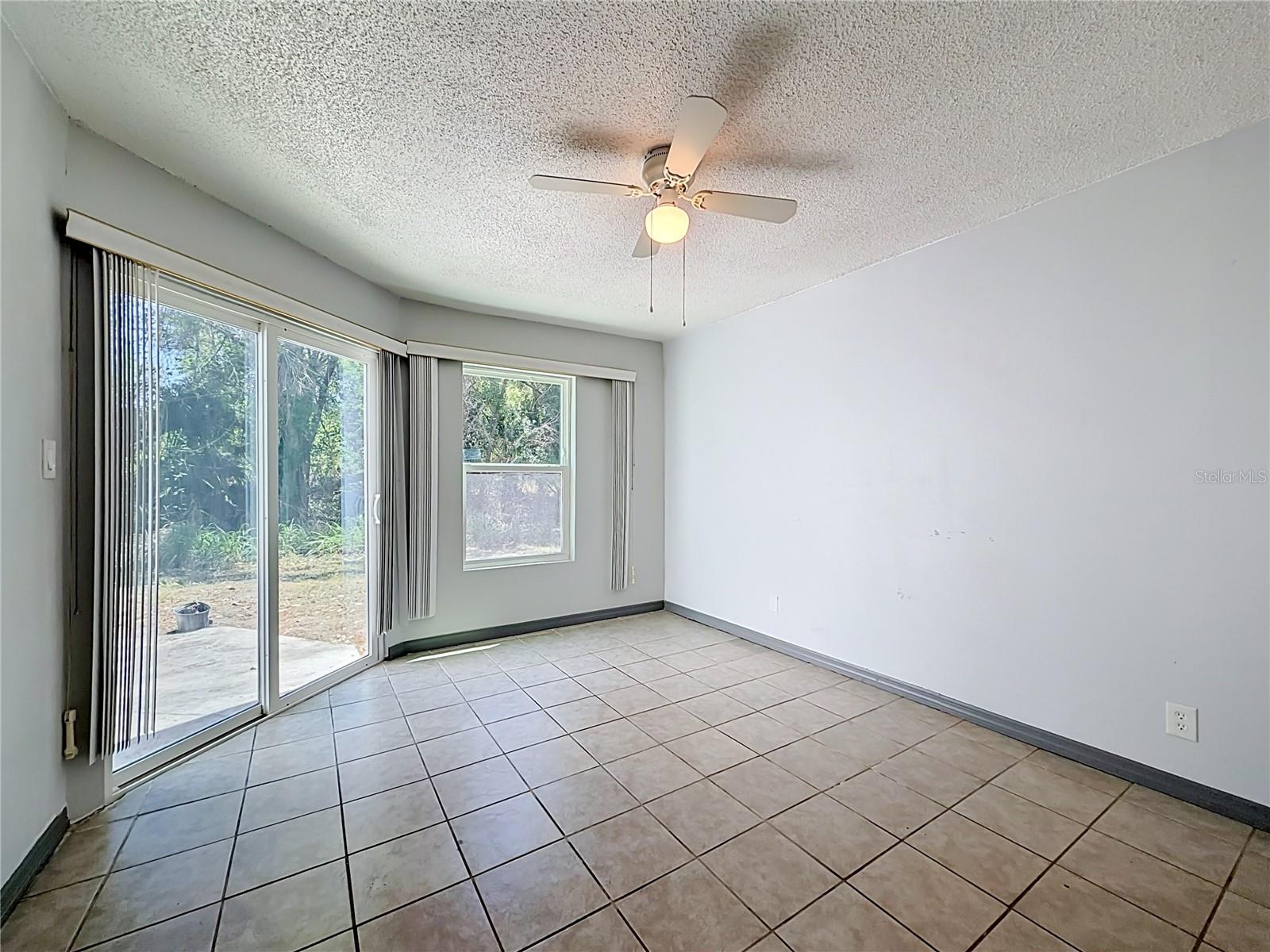 LEMON TREE SECTION 1 CONDO CB 3/141 BLDG 6 UNIT A - Residential