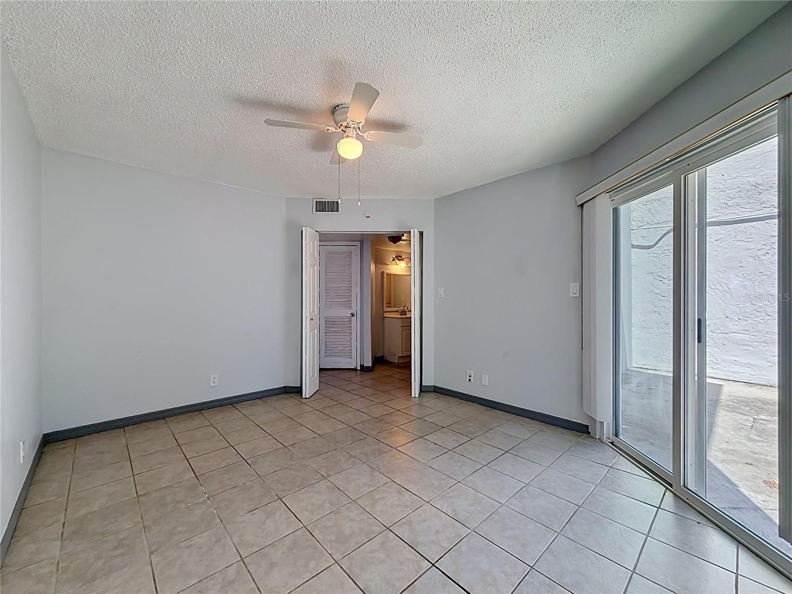 LEMON TREE SECTION 1 CONDO CB 3/141 BLDG 6 UNIT A - Residential