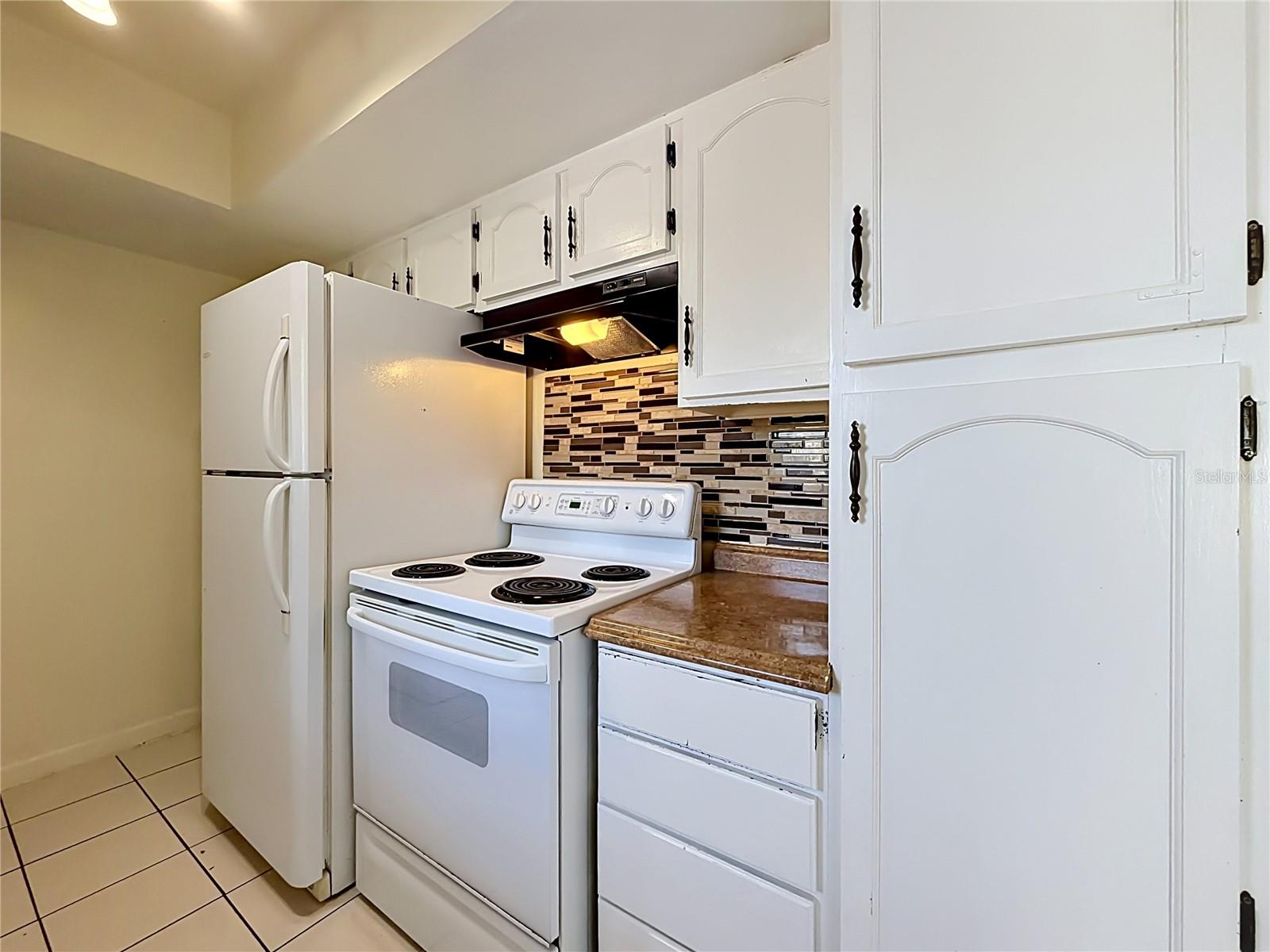 LEMON TREE SECTION 1 CONDO CB 3/141 BLDG 6 UNIT A - Residential