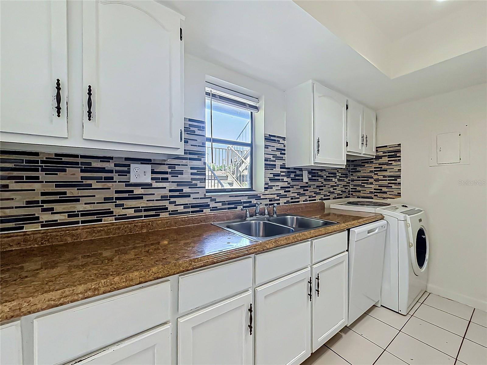 LEMON TREE SECTION 1 CONDO CB 3/141 BLDG 6 UNIT A - Residential
