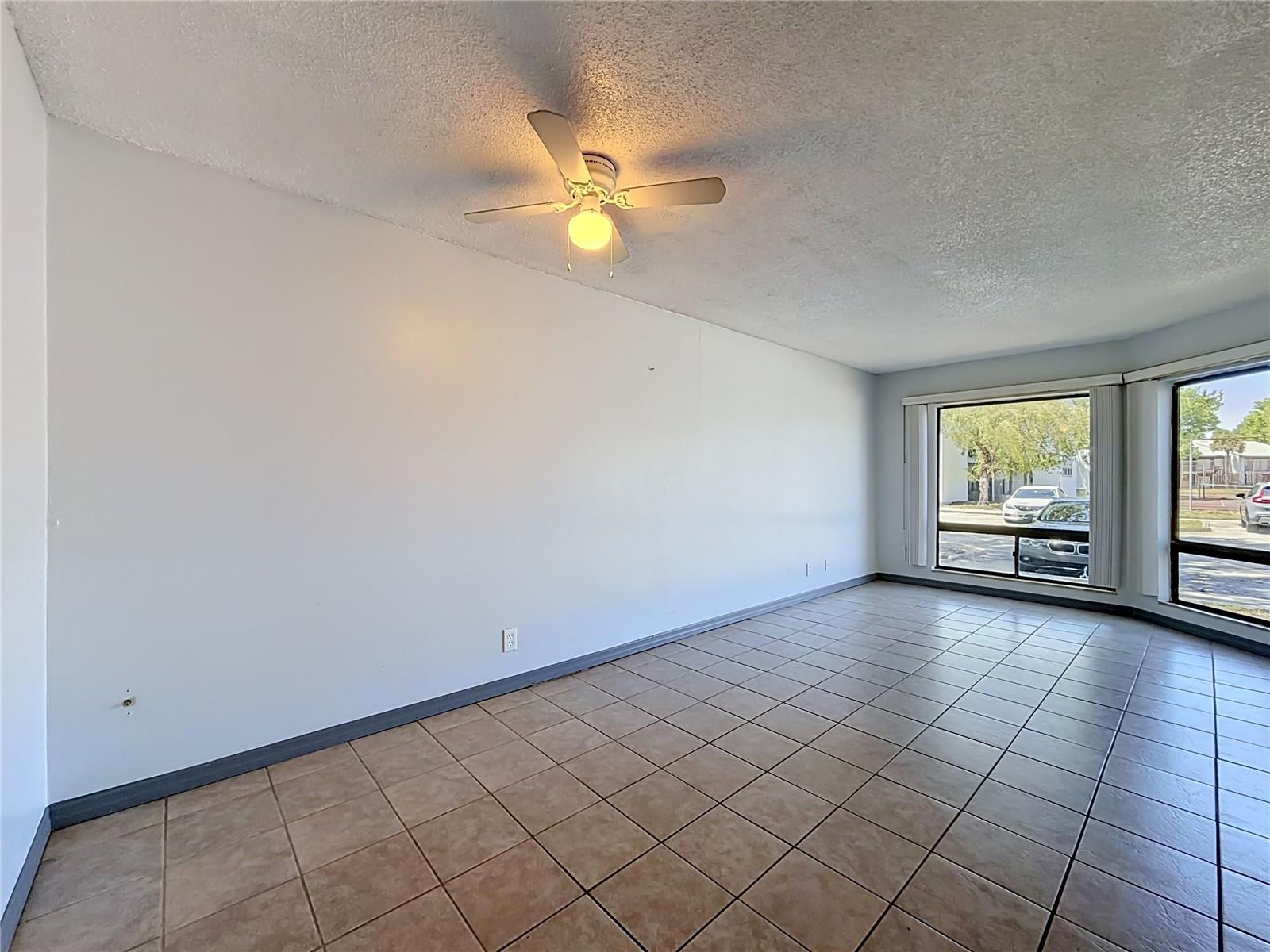 LEMON TREE SECTION 1 CONDO CB 3/141 BLDG 6 UNIT A - Residential