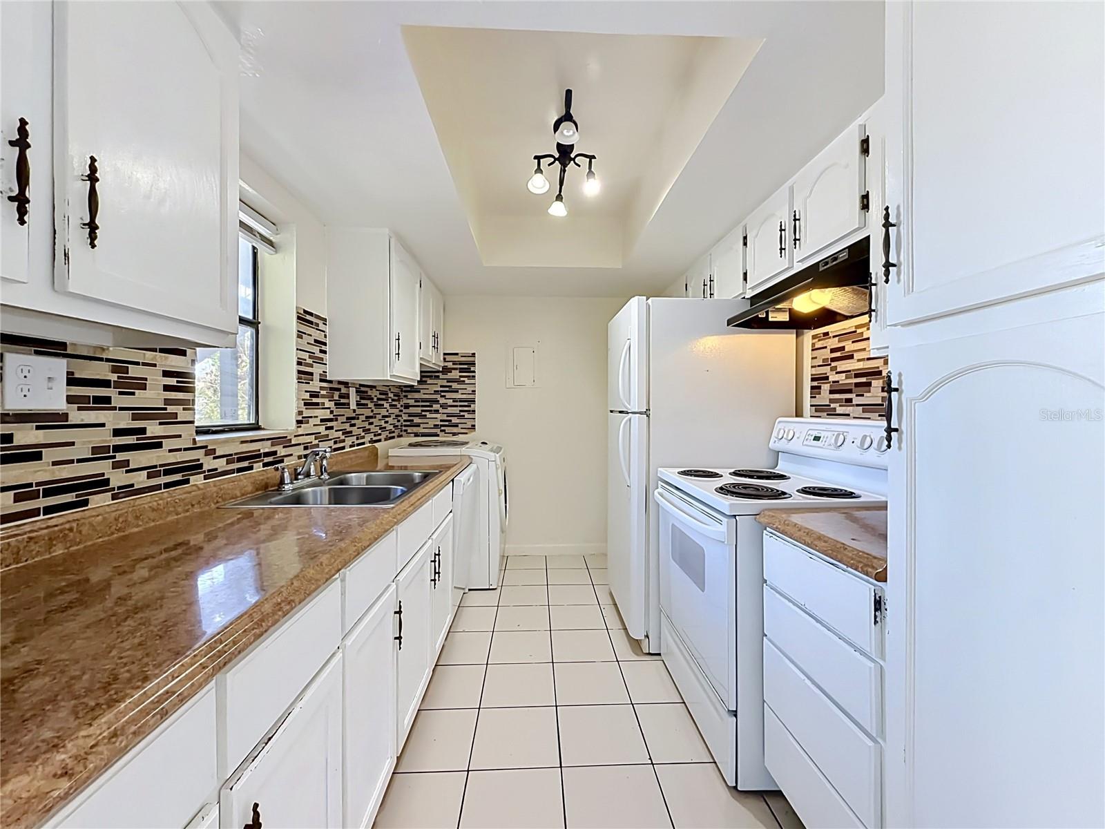 LEMON TREE SECTION 1 CONDO CB 3/141 BLDG 6 UNIT A - Residential