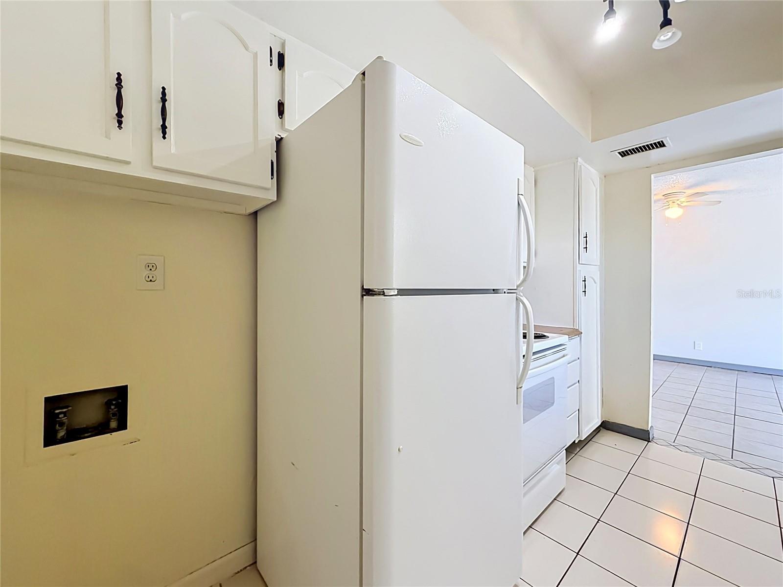 LEMON TREE SECTION 1 CONDO CB 3/141 BLDG 6 UNIT A - Residential
