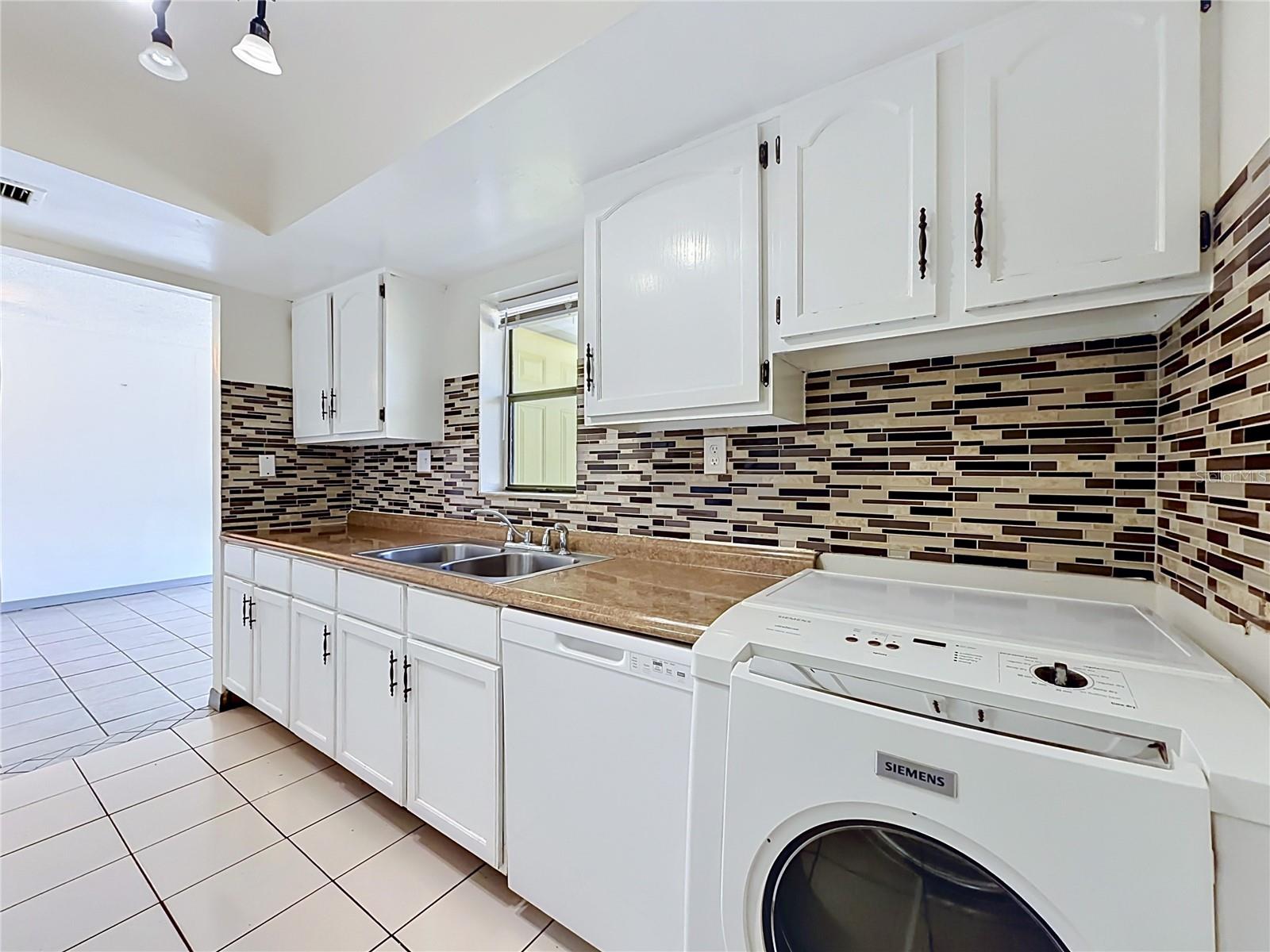 LEMON TREE SECTION 1 CONDO CB 3/141 BLDG 6 UNIT A - Residential