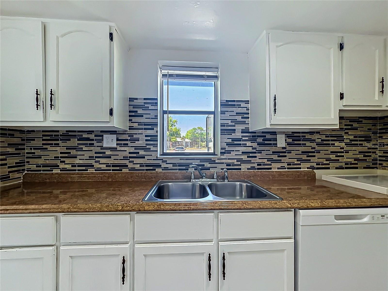 LEMON TREE SECTION 1 CONDO CB 3/141 BLDG 6 UNIT A - Residential