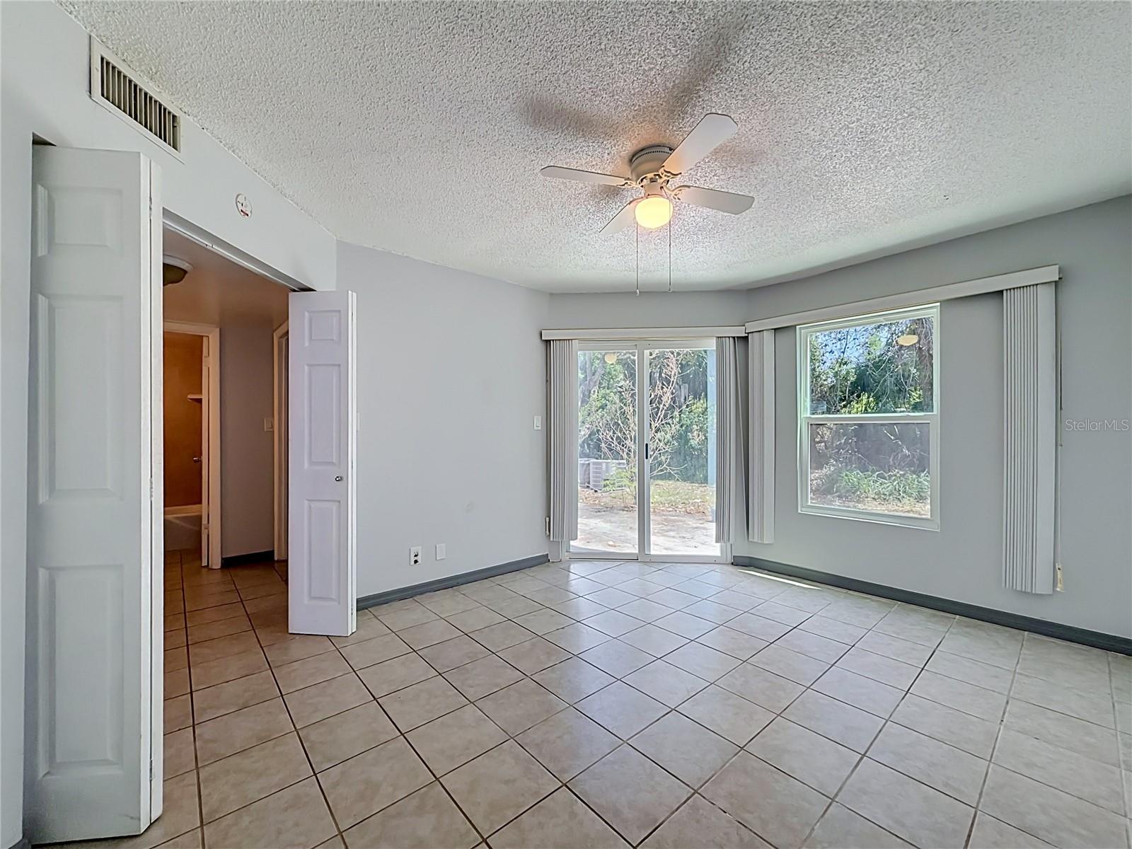 LEMON TREE SECTION 1 CONDO CB 3/141 BLDG 6 UNIT A - Residential