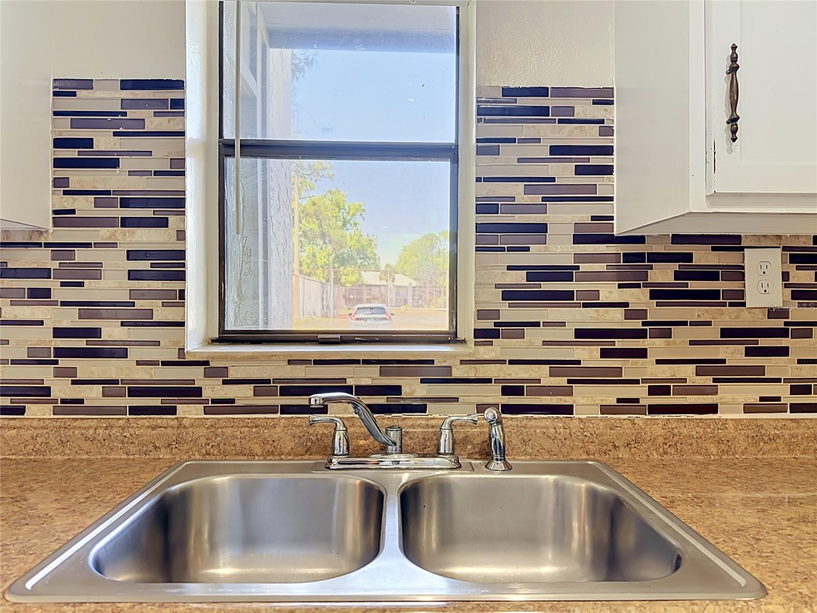 LEMON TREE SECTION 1 CONDO CB 3/141 BLDG 6 UNIT A - Residential