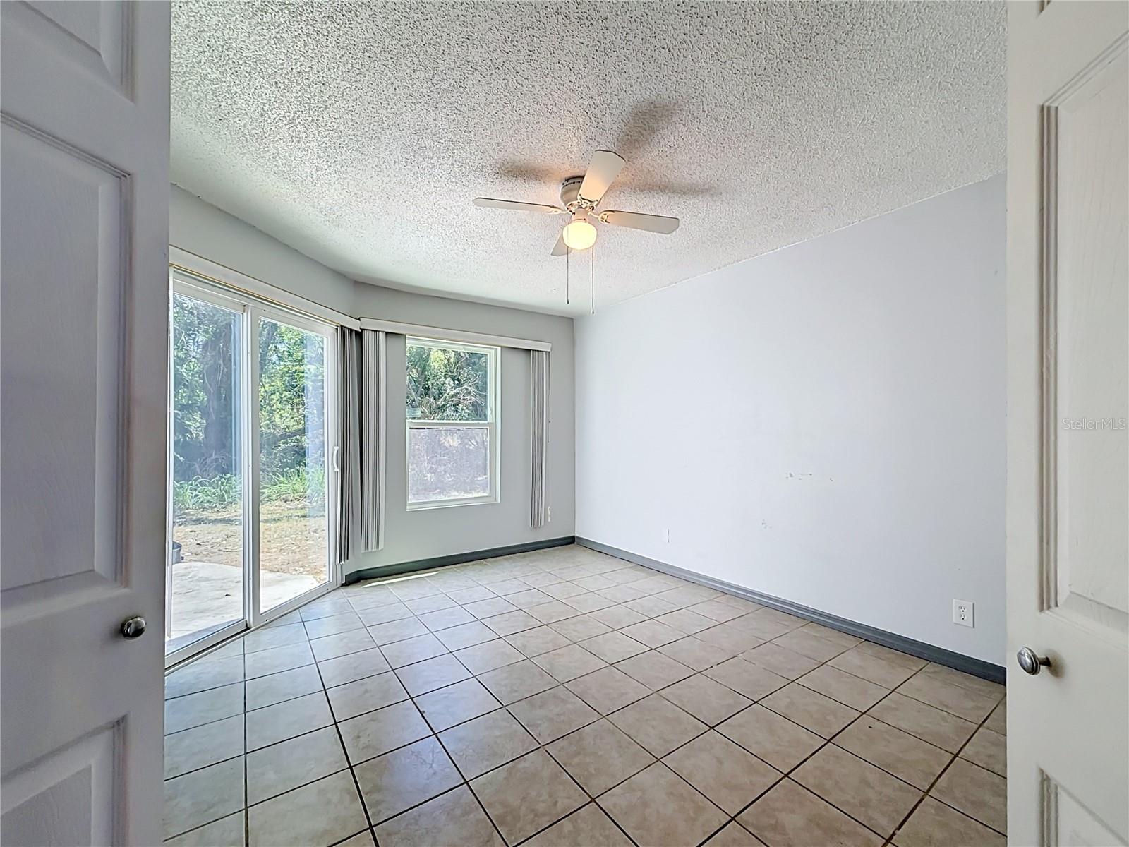 LEMON TREE SECTION 1 CONDO CB 3/141 BLDG 6 UNIT A - Residential